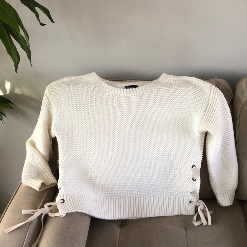 💥SOLD💥Abercrombie& Fitch cream lace up sweater